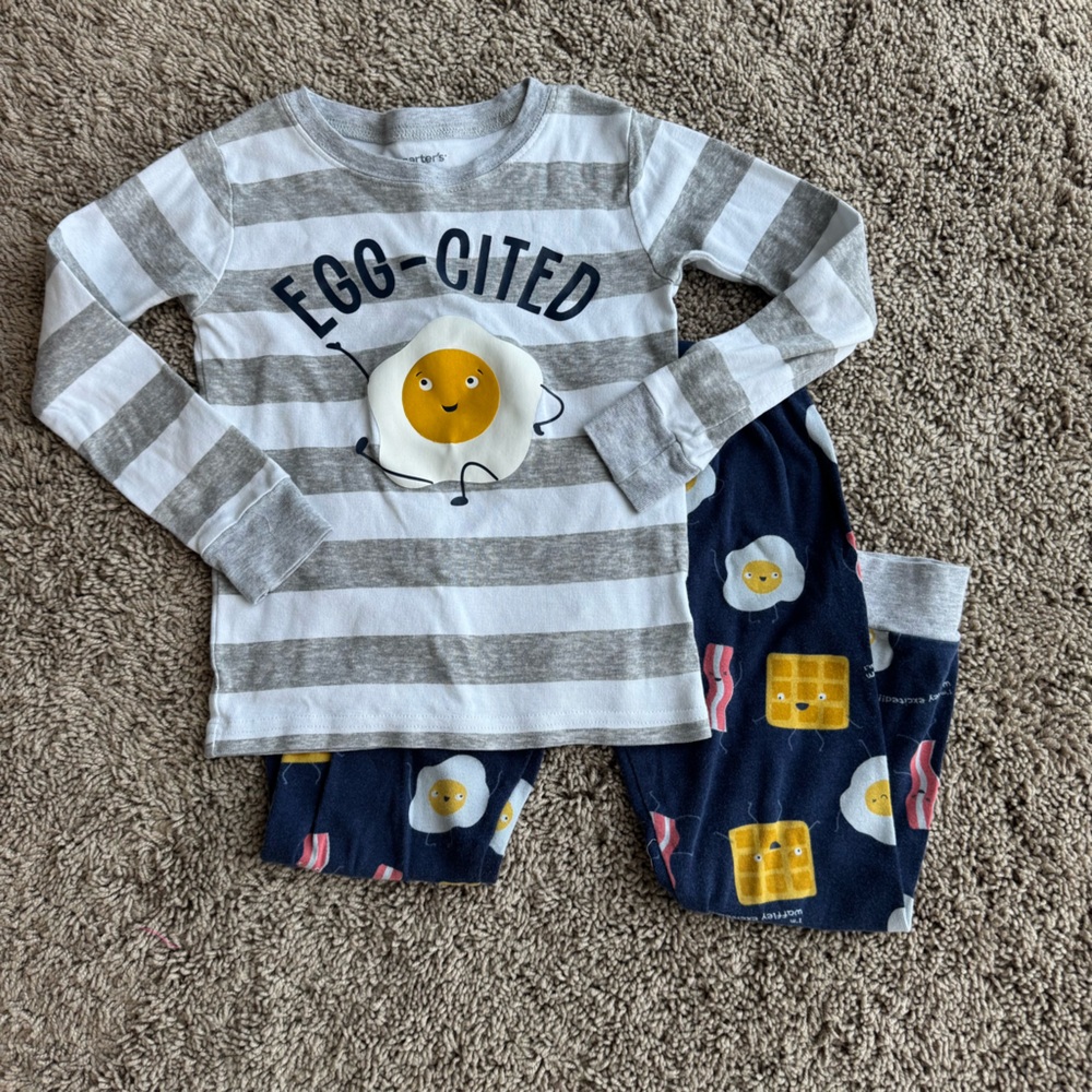 Carter’s Egg-Cited Striped Gray and Blue Kids Pajamas size 5